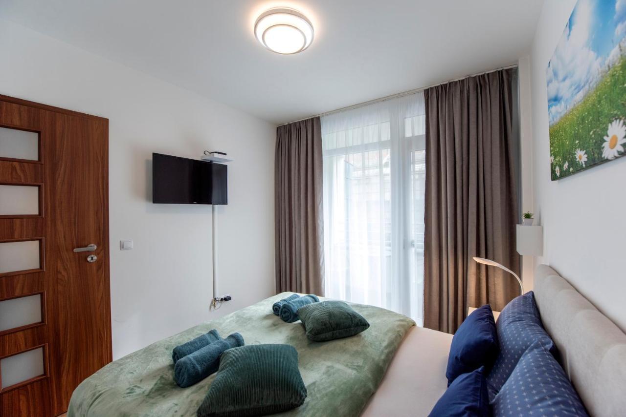 Lovely Apartman- Free Parking Pécs Buitenkant foto