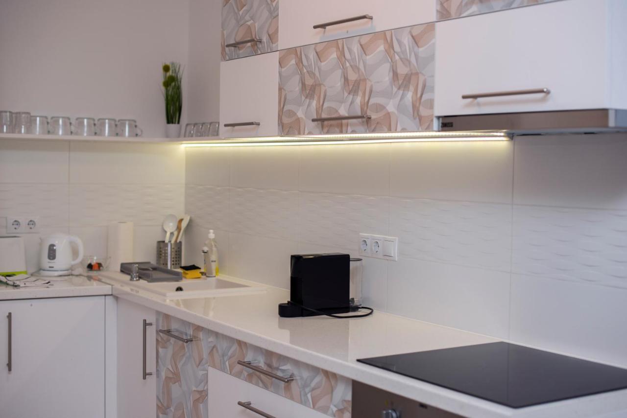 Lovely Apartman- Free Parking Pécs Buitenkant foto